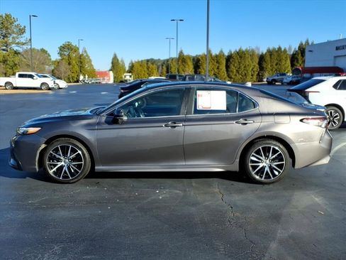 Used 2024 Toyota Camry SE image 6