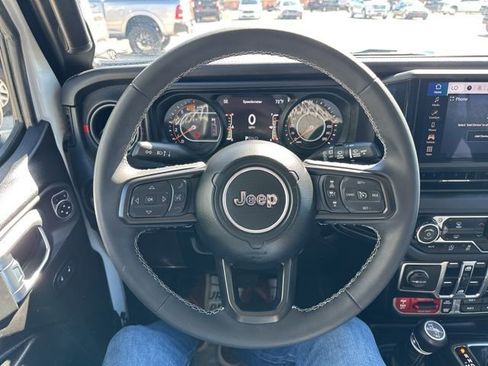 Certified 2025 Jeep Wrangler Unlimited Rubicon image 12