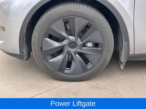 Used 2024 Tesla Model Y Long Range image 10