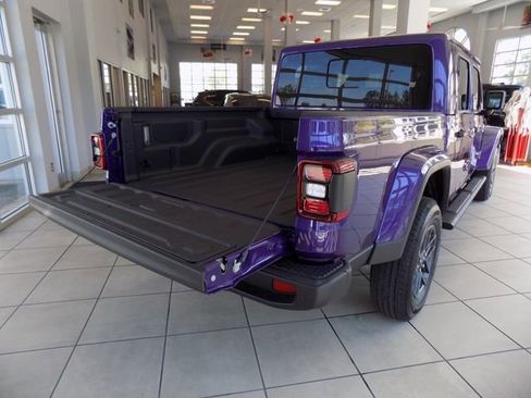 New 2026 Jeep Gladiator Sport AWD/4WD image 9
