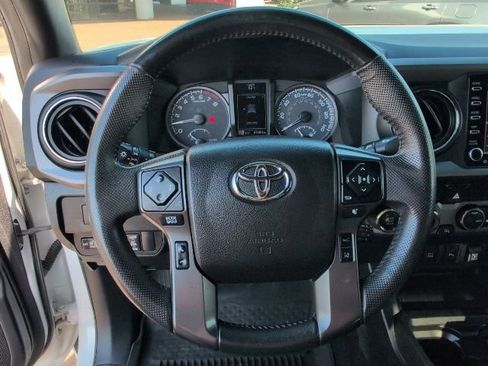 Used 2021 Toyota Tacoma TRD Off-Road w/ Technology Package image 15