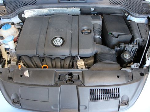 Used 2012 Volkswagen Beetle 2.5 FWD image 29