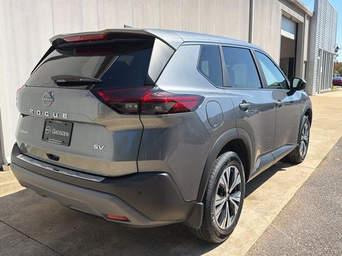 Used 2023 Nissan Rogue SV FWD image 3