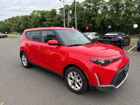 Used 2024 Kia Soul LX w/ Option Group 015 FWD image 7
