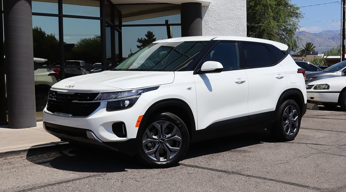 Used 2024 Kia Seltos LX AWD/4WD image 2