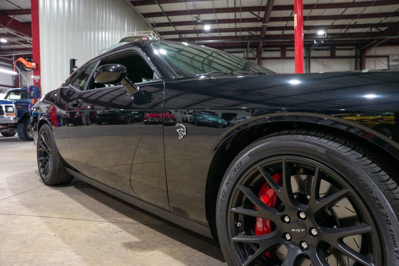 Used 2016 Dodge Challenger SRT Hellcat RWD image 26