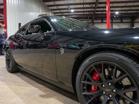 Used 2016 Dodge Challenger SRT Hellcat RWD image 26