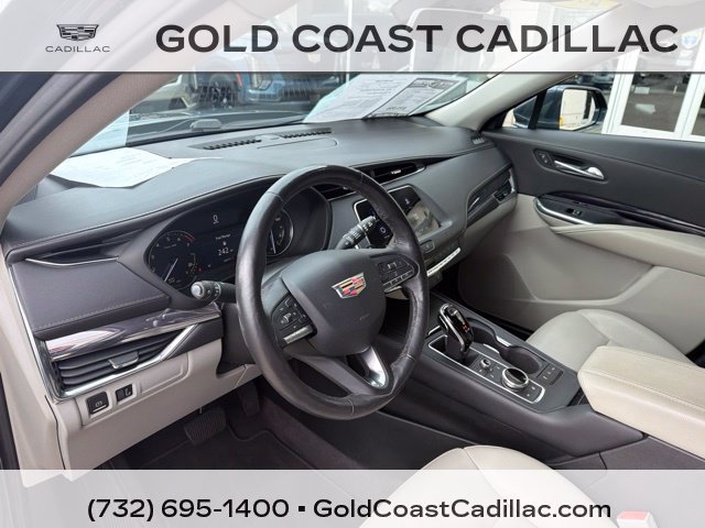 Used 2020 Cadillac XT4 Luxury w/ Cold Weather Package FWD image 15