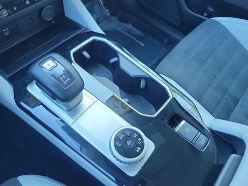 Used 2025 Mitsubishi Outlander SE image 34