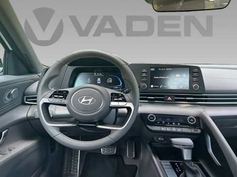 New 2025 Hyundai Elantra SEL FWD image 11