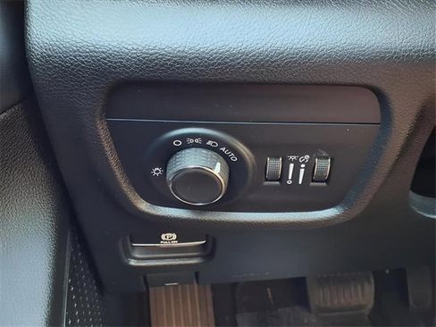 Used 2024 Jeep Grand Cherokee L Altitude image 17