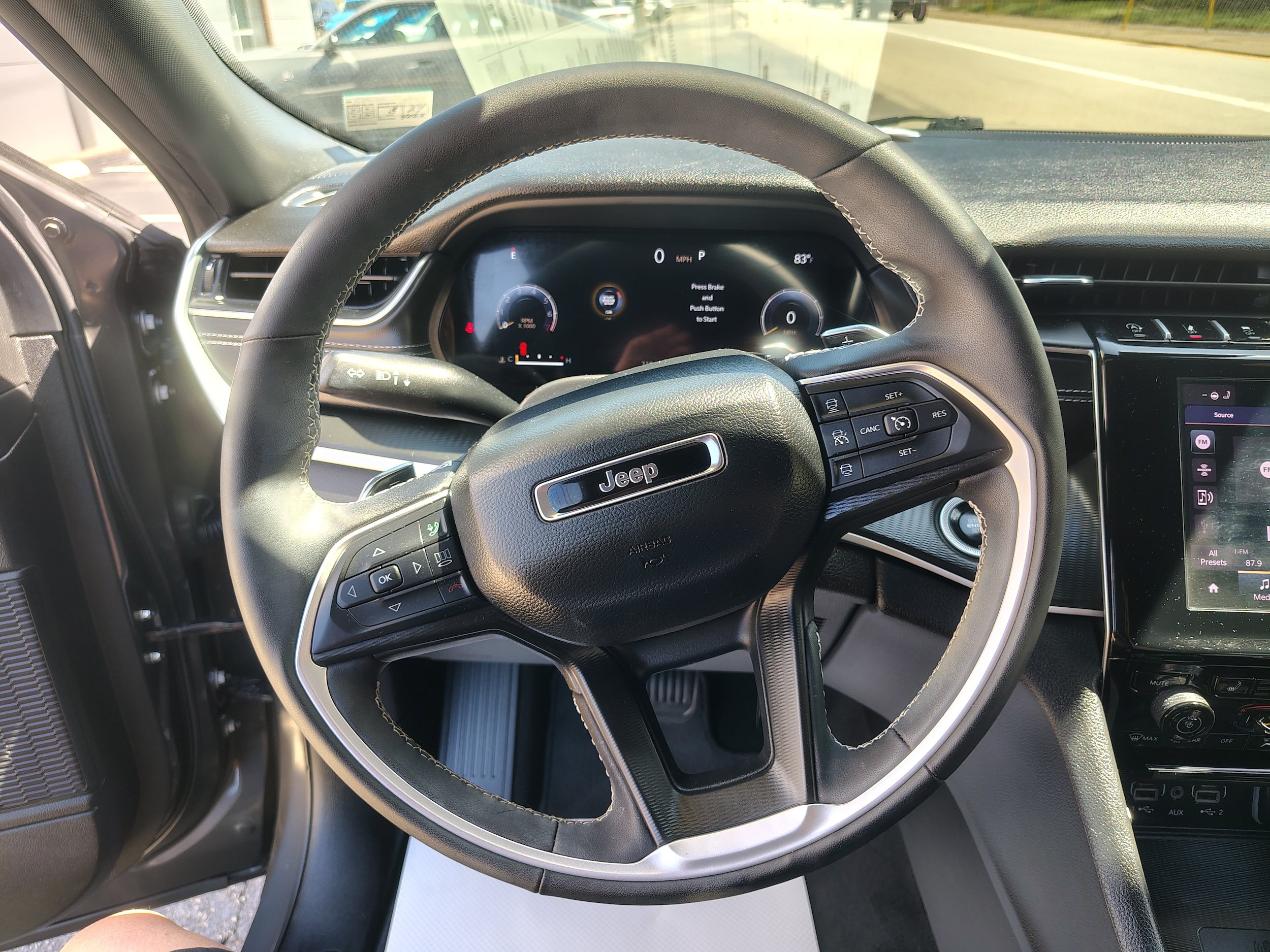 Certified 2025 Jeep Grand Cherokee Altitude AWD/4WD image 32