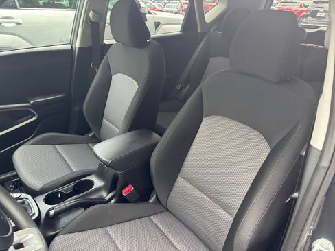 Used 2025 Kia Soul LX w/ LX Technology Package FWD image 26