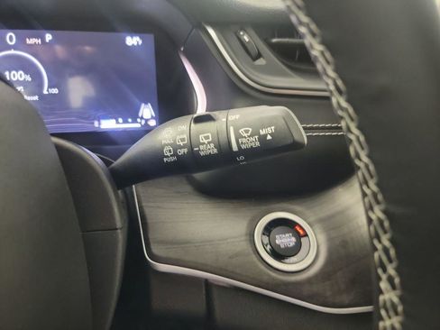 Used 2022 Jeep Grand Cherokee L Limited image 21