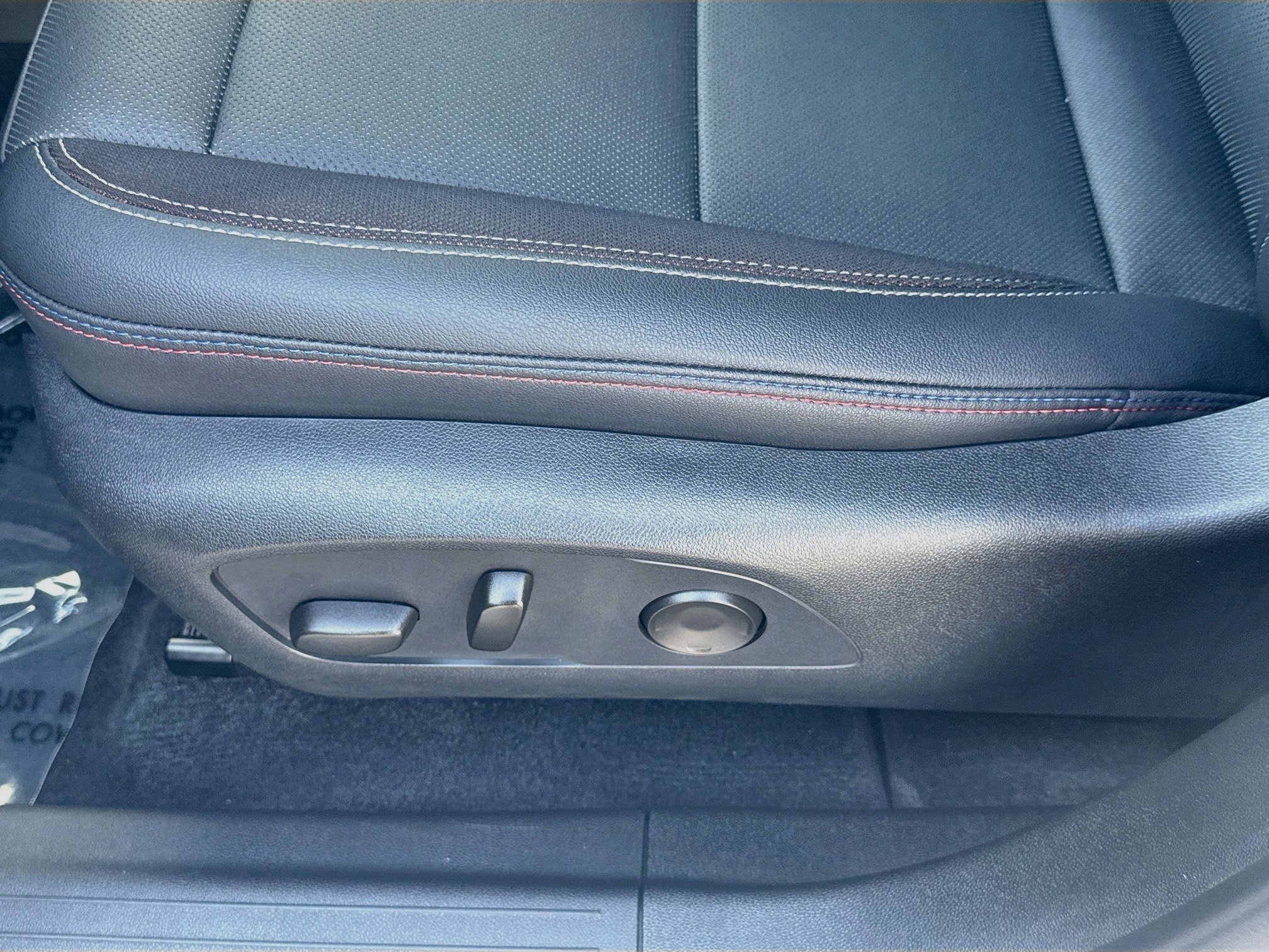 Used 2024 Chevrolet Equinox EV RS FWD image 16