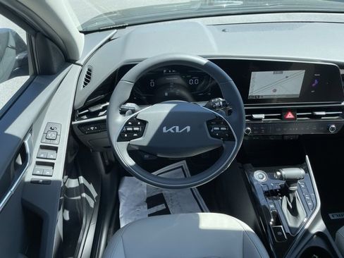New 2025 Kia Niro EX image 22