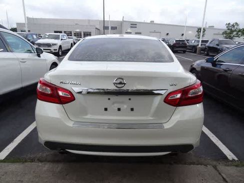 Used 2016 Nissan Altima 2.5 SV FWD image 7