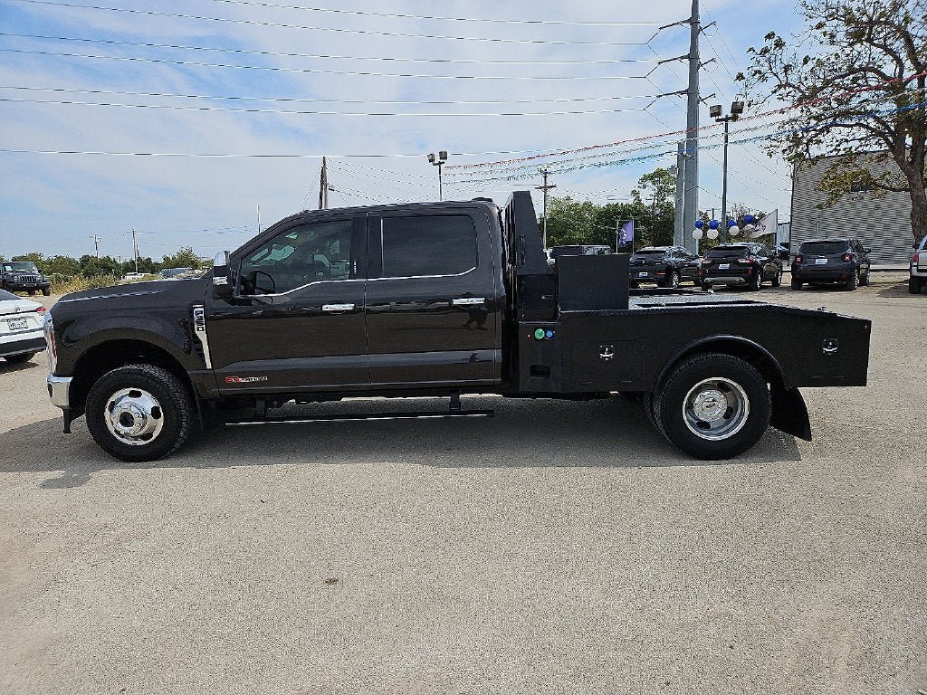 Used 2024 Ford F350 Lariat w/ Lariat Ultimate Package AWD/4WD image 3