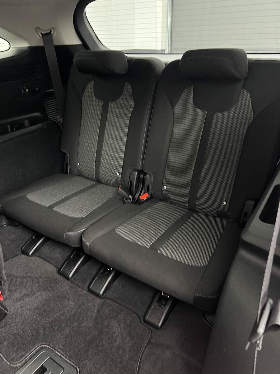 Used 2025 Kia Sorento LX FWD image 19