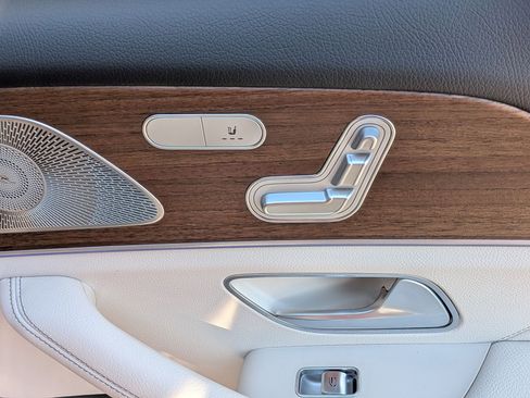 Certified 2025 Mercedes-Benz GLS 450 4MATIC image 40