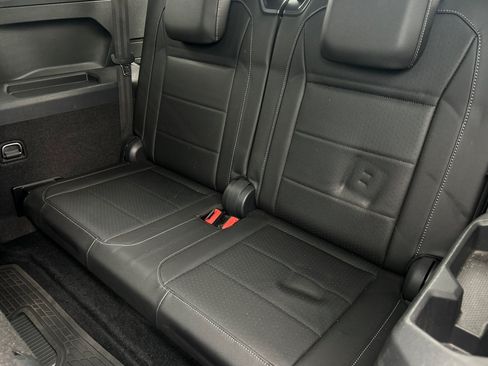 Used 2020 Volkswagen Tiguan SE R-Line FWD image 34