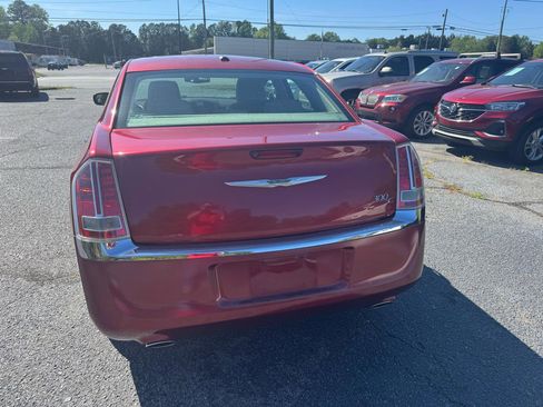 Used 2014 Chrysler 300 C image 5