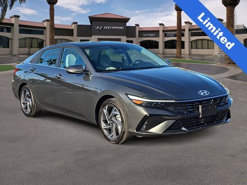 Used 2025 Hyundai Elantra Limited image 2