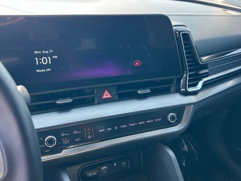 Certified 2024 Kia Sportage EX AWD/4WD image 17