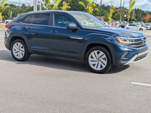 Used 2023 Volkswagen Atlas Cross Sport SE w/ Panoramic Sunroof Package FWD image 2