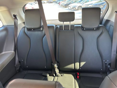 Used 2026 Kia Carnival FWD image 26