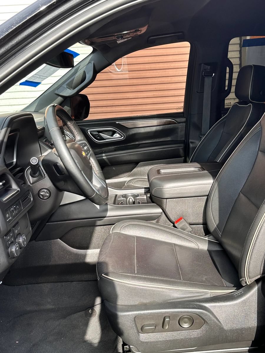Used 2023 Chevrolet Suburban Premier AWD/4WD image 3