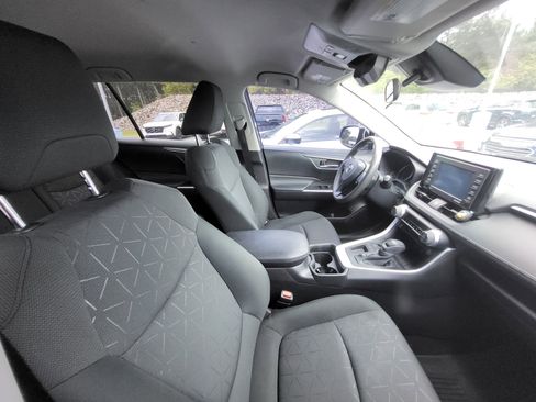 Used 2021 Toyota RAV4 XLE FWD image 8