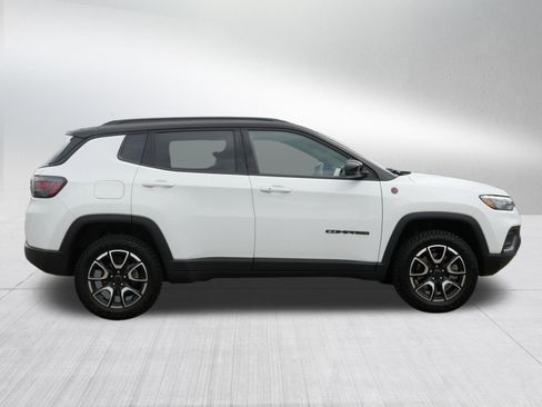 Used 2025 Jeep Compass Trailhawk w/ Trailhawk Elite Group AWD/4WD image 8