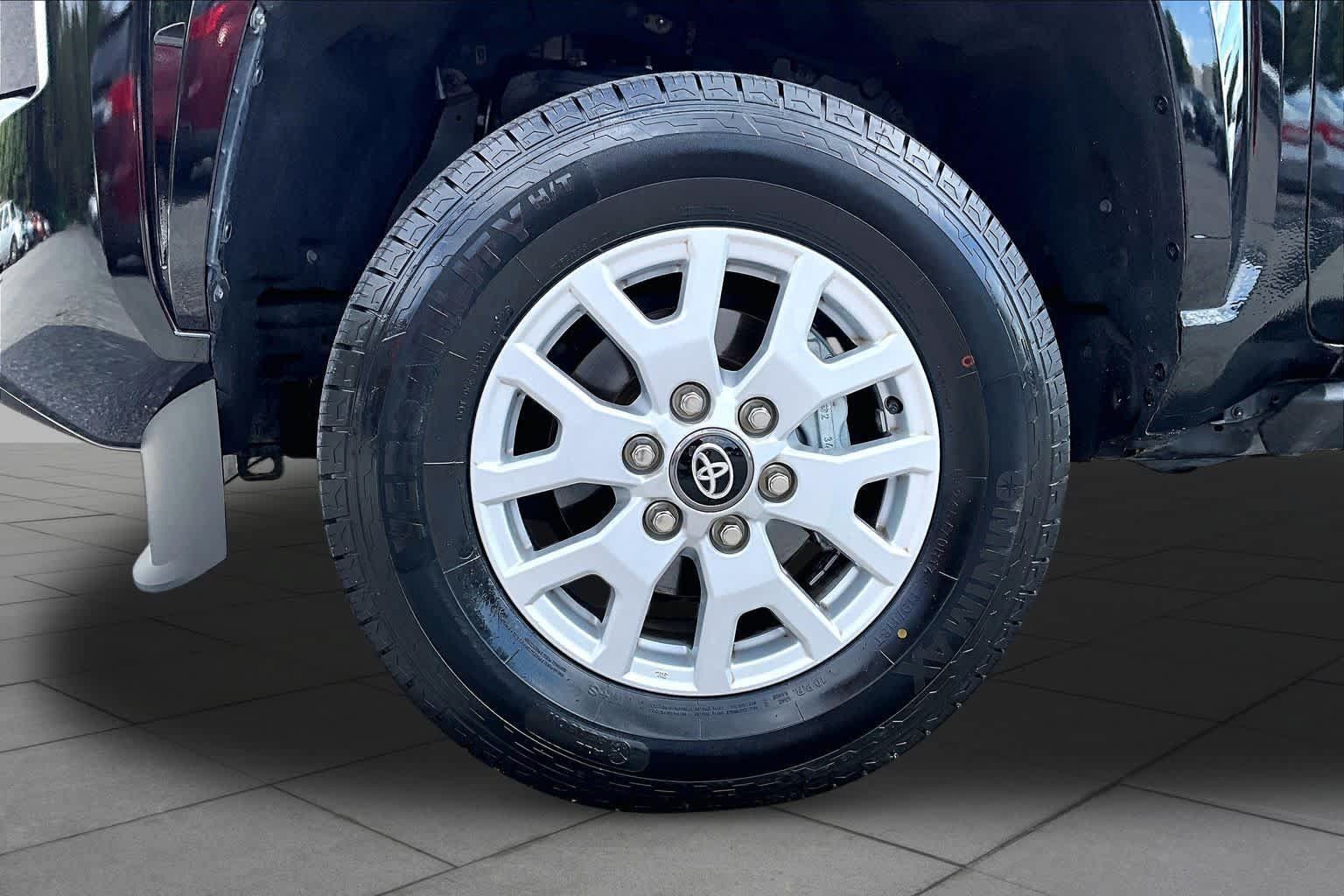 Used 2024 Toyota Tacoma SR5 AWD/4WD image 11