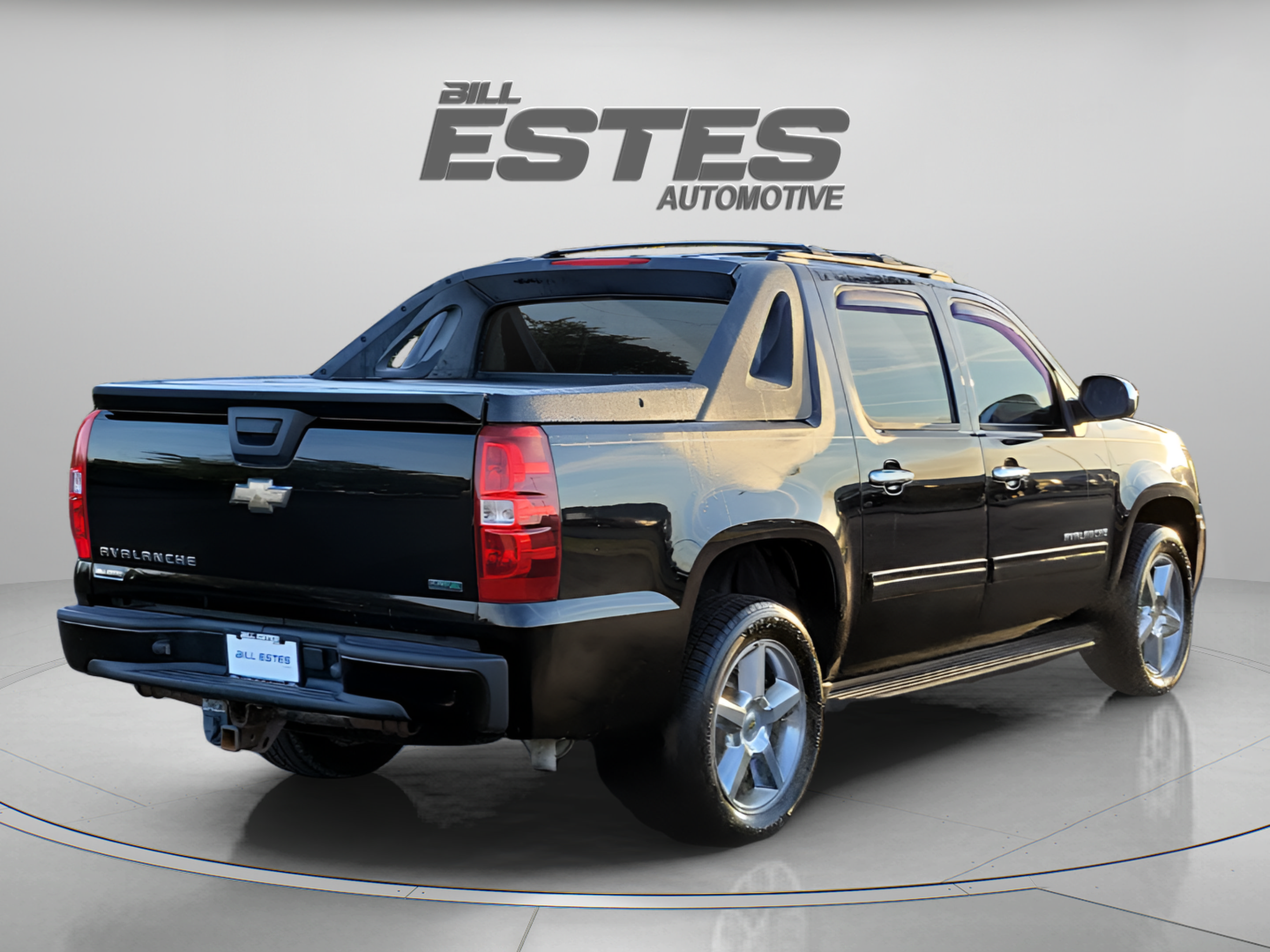 Used 2011 Chevrolet Avalanche LS w/ Regional Value Package AWD/4WD image 4