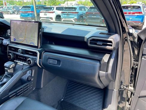 Used 2025 Toyota 4Runner Limited AWD/4WD image 12