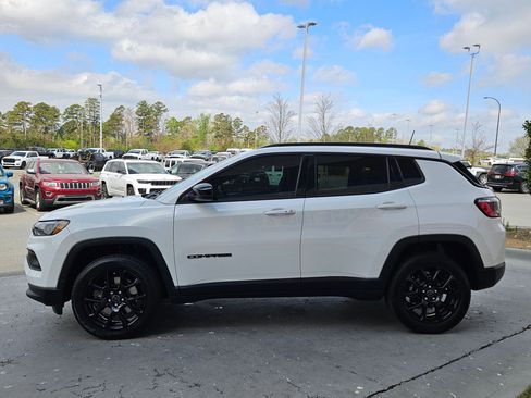 Used 2025 Jeep Compass Latitude w/ Altitude Special Edition image 4