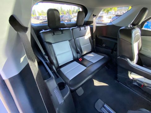 Used 2022 Ford Explorer XLT w/ Equipment Group 202A image 19