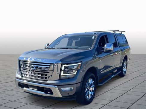 Used 2021 Nissan Titan SL w/ Moonroof Package image 3