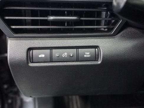 Used 2024 Nissan Altima 2.5 SV FWD image 8