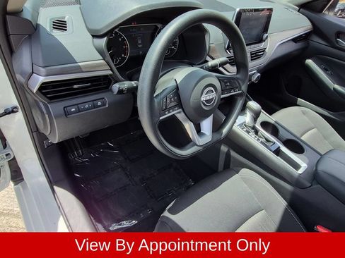 Used 2025 Nissan Altima 2.5 SV FWD image 14