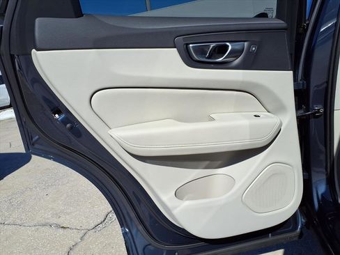 Certified 2023 Volvo XC60 B5 Ultimate w/ Climate Package image 19