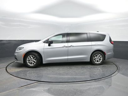 Used 2024 Chrysler Pacifica Touring-L