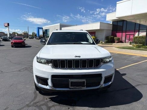 Used 2021 Jeep Grand Cherokee L Limited AWD/4WD image 2