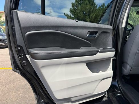 Used 2017 Honda Pilot Touring image 16