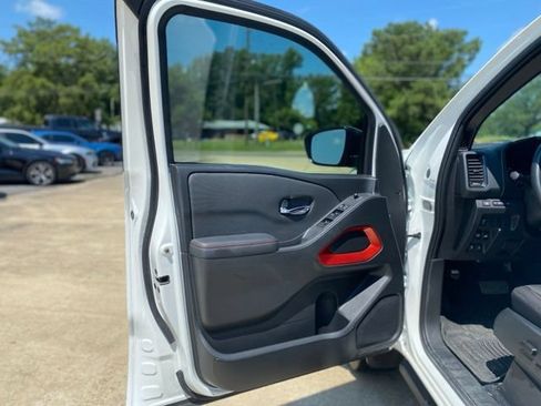 Used 2024 Nissan Frontier PRO-4X w/ Technology Package AWD/4WD image 18