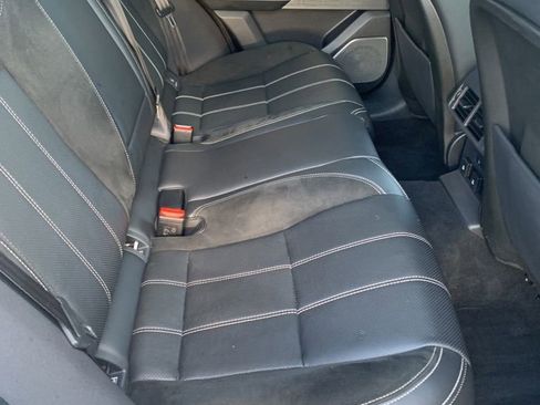 Used 2018 Land Rover Range Rover Velar R-Dynamic SE image 16