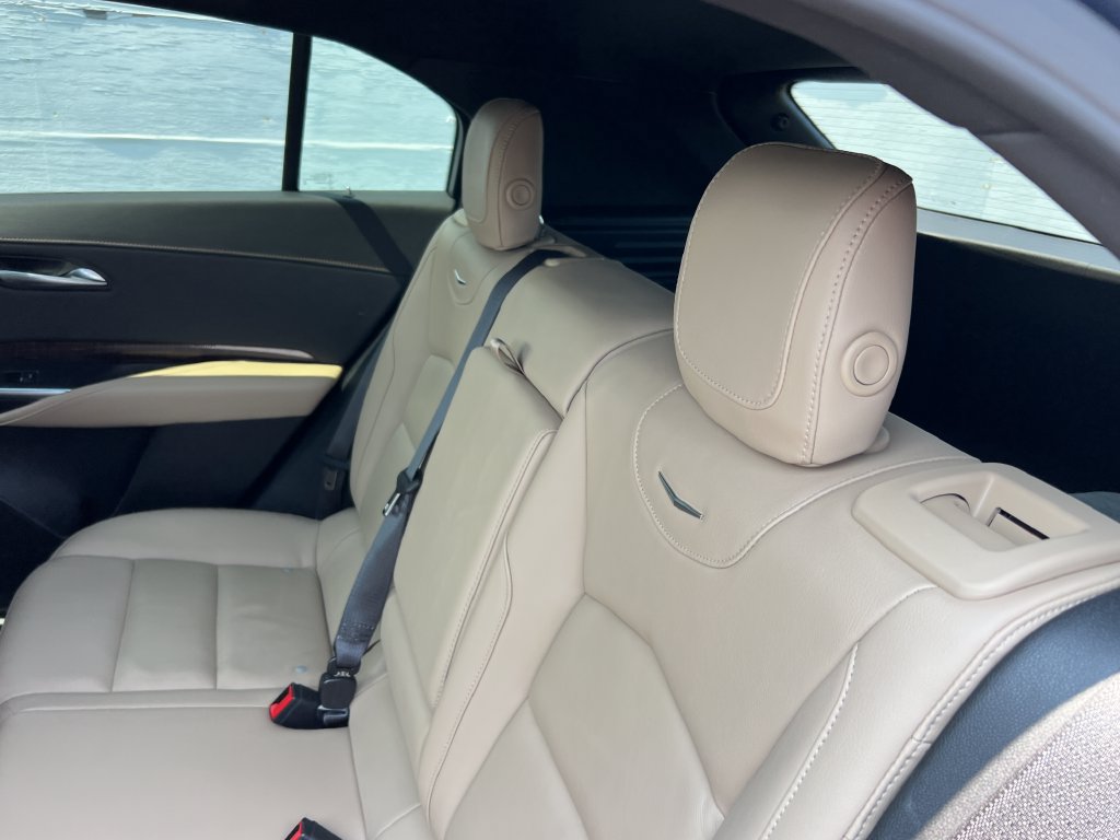 Used 2025 Cadillac XT4 Premium Luxury FWD image 16