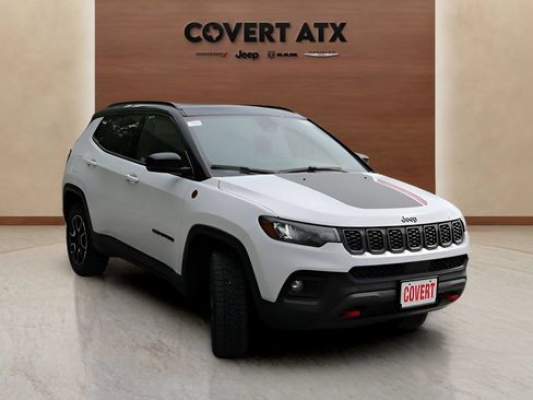 New 2026 Jeep Compass Trailhawk w/ Sun, Sound & Navigation Group AWD/4WD image 7