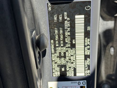 Used 2024 Toyota 4Runner SR5 AWD/4WD image 18